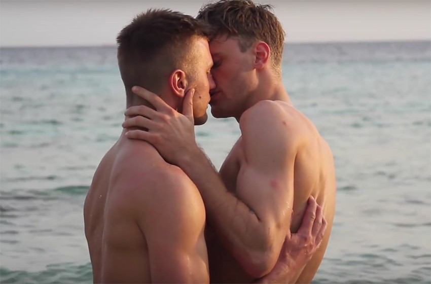 gay φιλιά πορνό φωτογραφίες