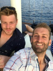 Ο gay αγρότης, Ben Lewis και ο σύντροφός του, από την Ουαλία