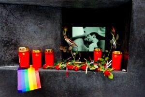 Μνημείο αφιερωμένο στους ομοφυλόφιλους που διώχθηκαν από τους Ναζί