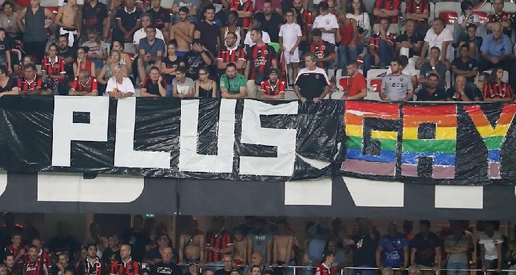 Ομοφοβικό πανό σε ποδοσφαιρικό αγώνα στη Γαλλία