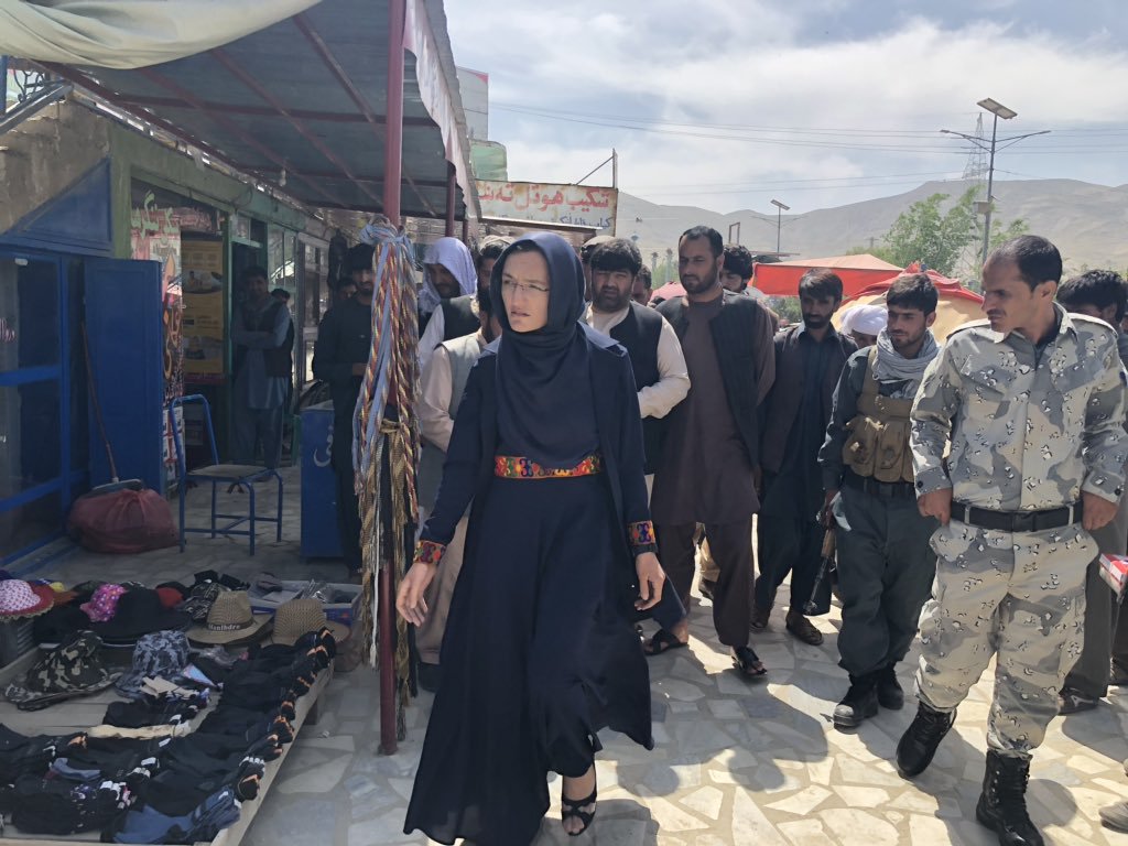 H πρώτη γυναίκα δήμαρχος του Αφγανιστάν Ζαρίφα Γκαφάρι: «Είμαι σίγουρη ότι θα με δολοφονήσουν!» Jim Huylebroek for The New York Times