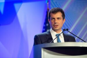 Αμφισβητείται από παρουσιαστή το αν ο Pete Buttigieg είναι γκέι