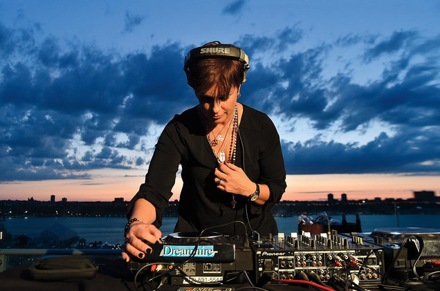 Η πρώτη γυναίκα DJ που κερδίζει Grammy για το Best Remixed Recording - Non-Classical