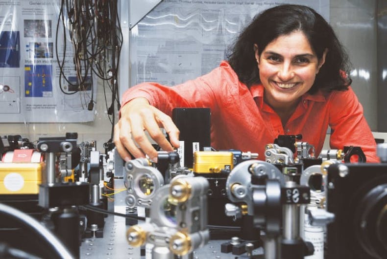 Η αστροφυσικός Nergis Mavalvala είναι ανοιχτά λεσβία και αποδεικνύει σωστή τη θεωρεία του Αϊνστάιν