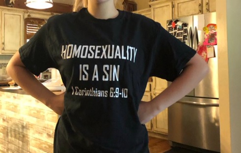 ομοφοβικό μπλουζάκι