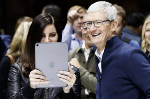 Tim Cook, τρανς κοινότητα, αλληλεγγύη
