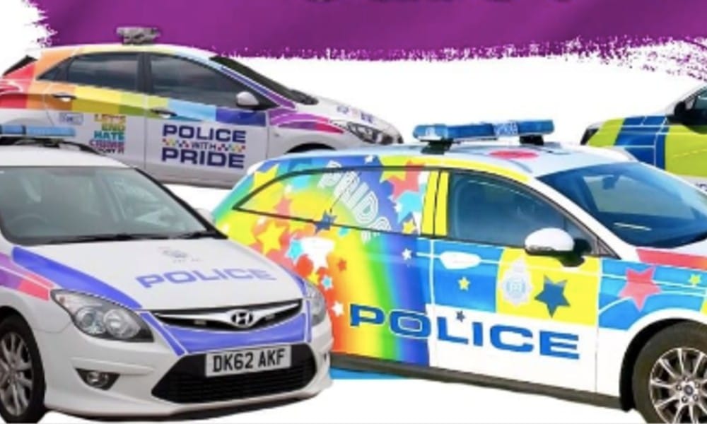 πολύχρωμα περιπολικά, βρετανική αστυνομία