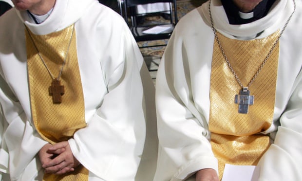 παιδιά κακοποιήθηκαν από καθολικούς κληρικούς